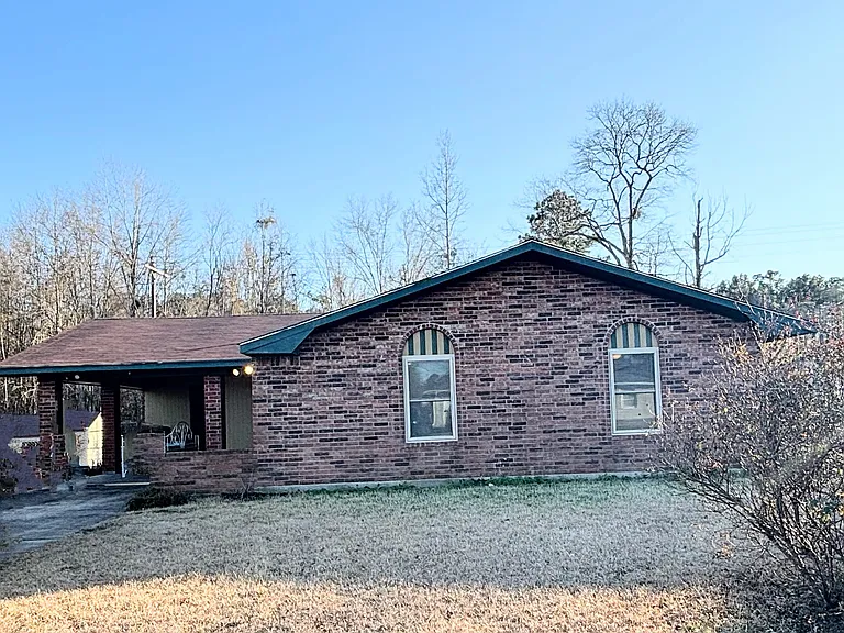 126 Raymond Dr — Photo 1