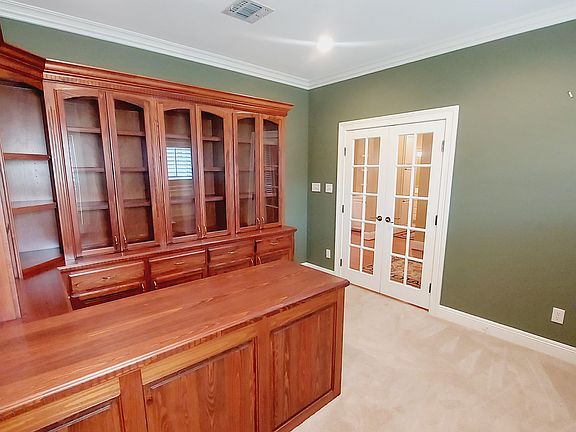 4th image of 934 Saint James Dr