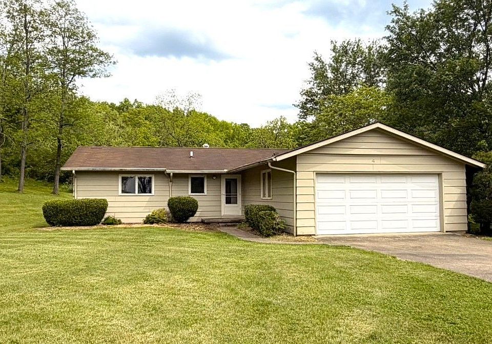 1st image of 4 Canterbury Dr