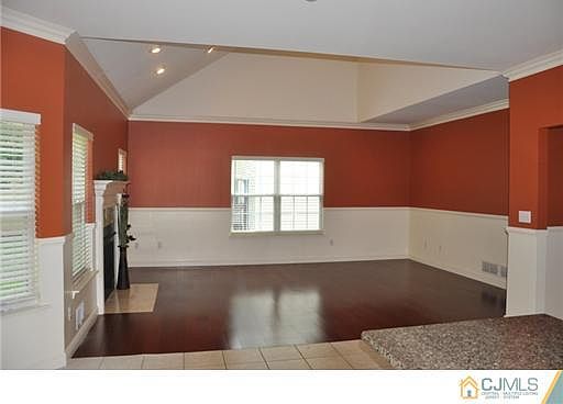 3rd image of 78 Hollywood Ave Unit 1
