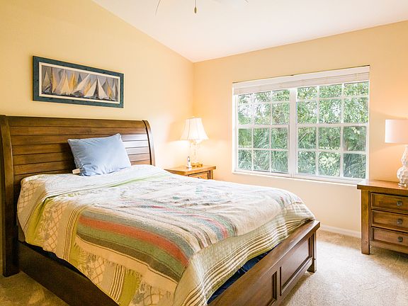 5th image of 815 Montrose Dr Unit 203