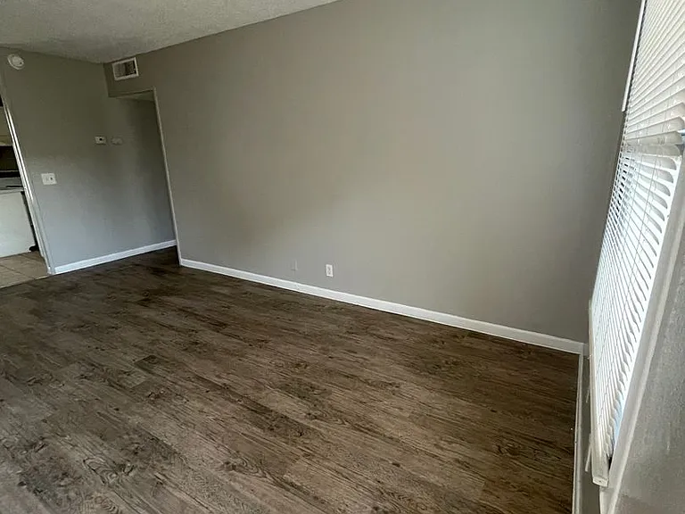 Westway Apartments — Photo 9