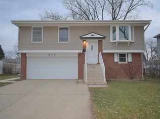 411 Holly Dr, Streamwood, IL