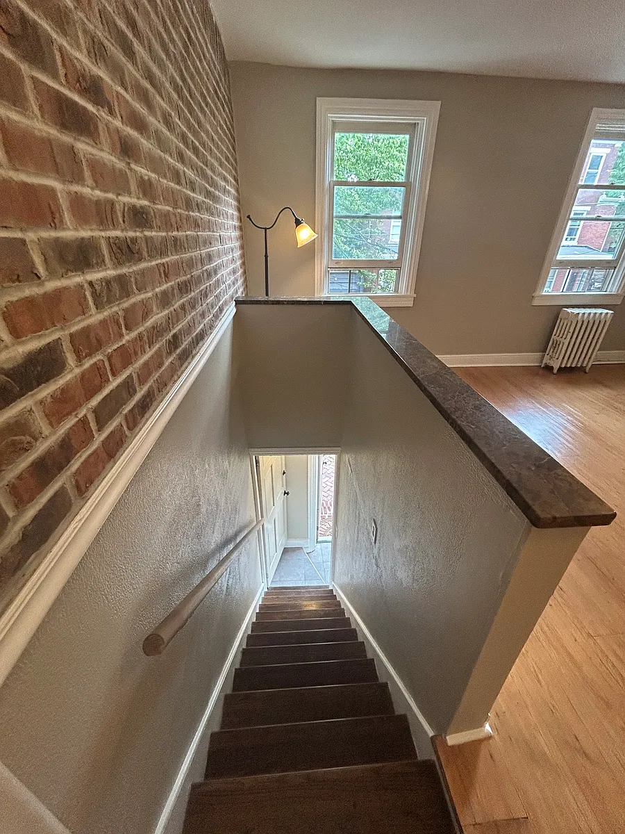 Building Photo - 118 Boas St #2
