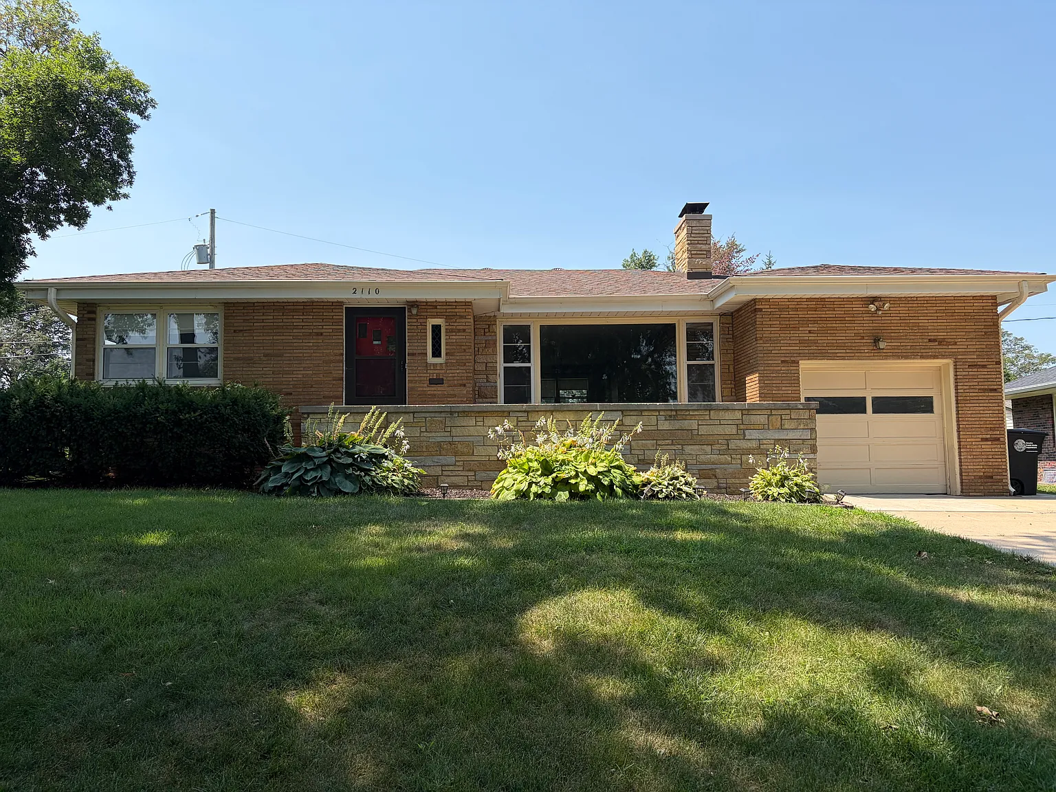 2110 S 38th Ave — Photo 1