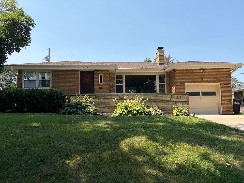 2110 S 38th Ave