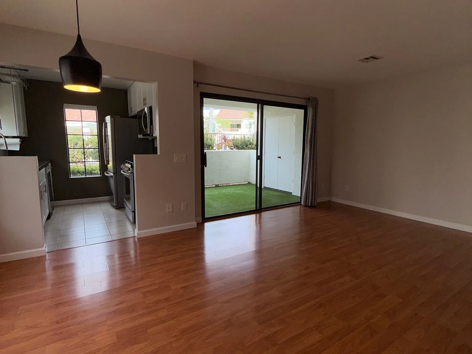 2 bed, 881 sqft, $2,800 — Photo 4