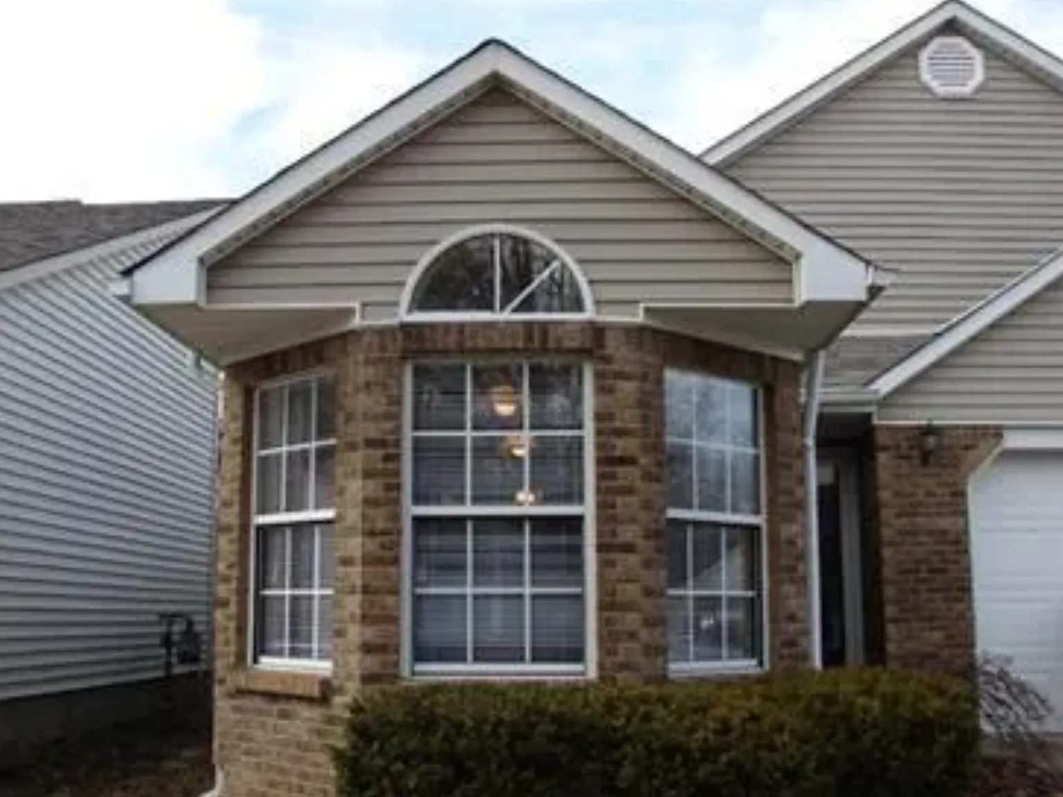 3 bed, 1600 sqft, $1,952 — Photo 2