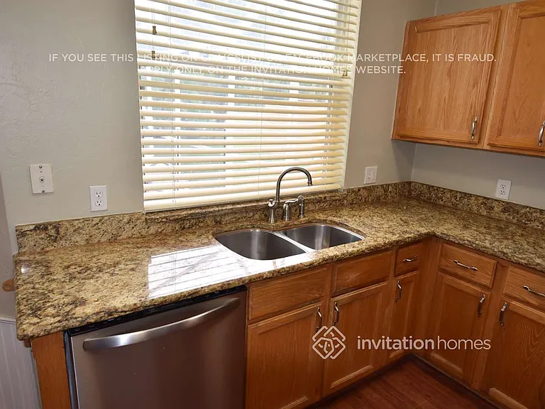 15062 Oak Chase Ct — Photo 4