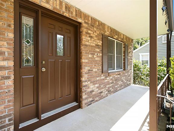 3rd image of 308 Ross Avenue