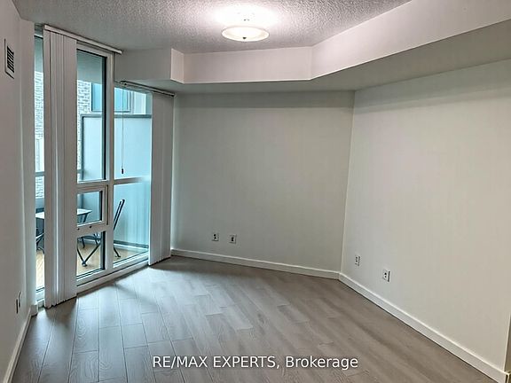 4th image of 25 Lower Simcoe St #728