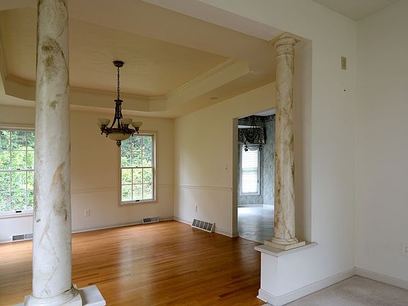 5th image of 728 Sachem Cir
