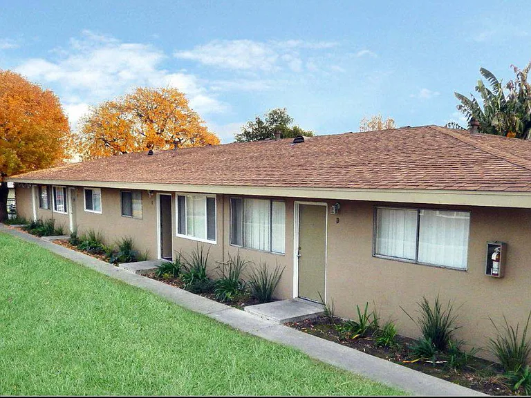 520 Dora Guzman Ave #B — Photo 2