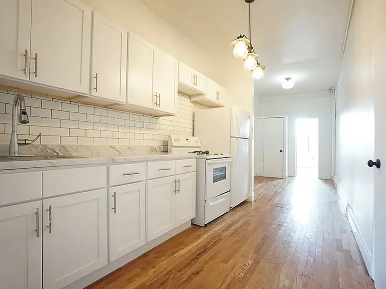 250 Stockholm St #4L — Photo 2