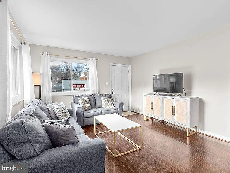 3107 Linden Ave — Photo 2