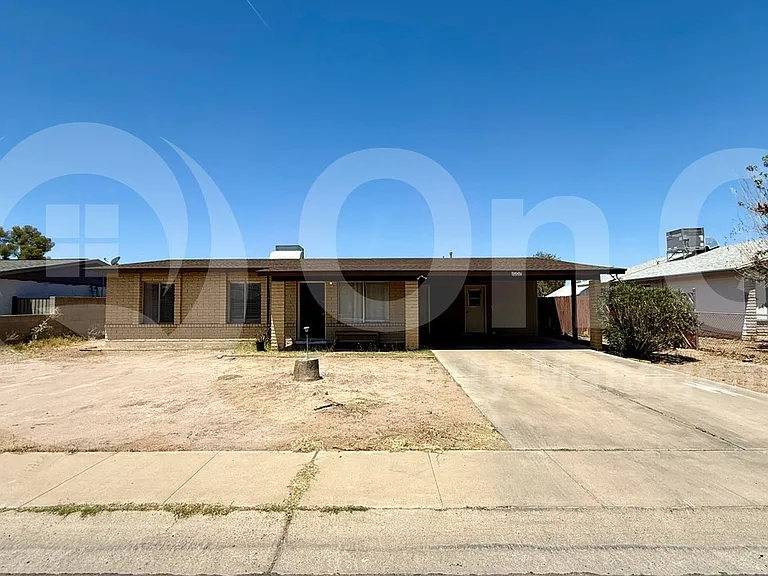 1007 N Menze St — Photo 2