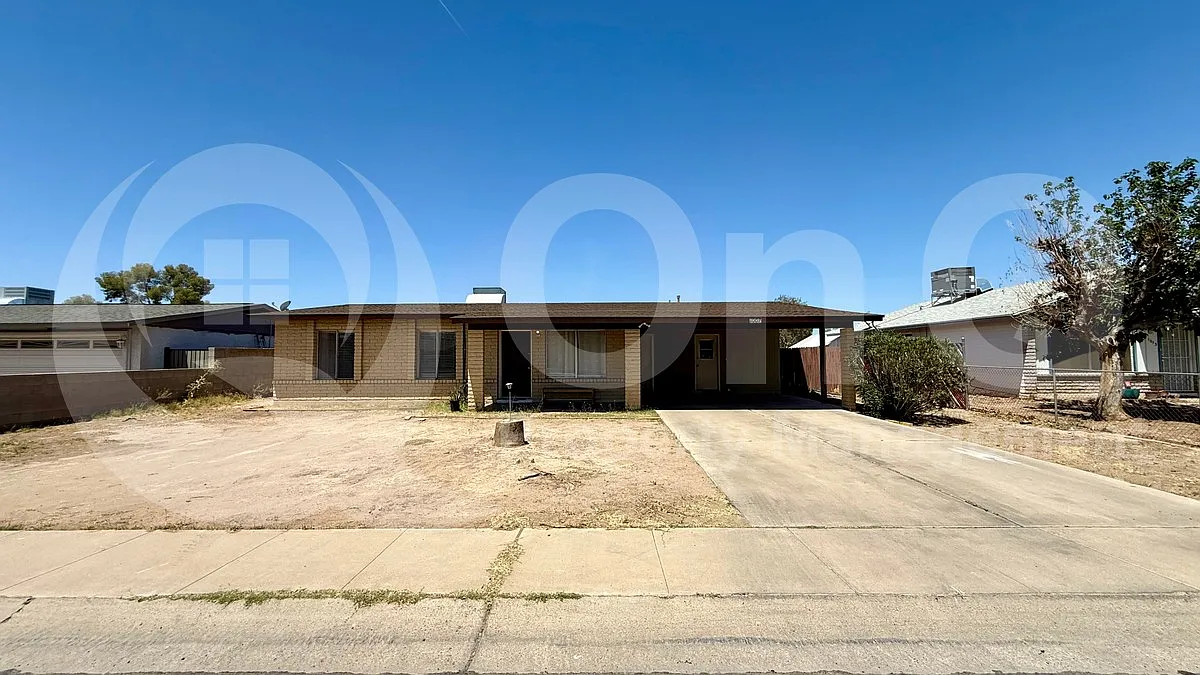 Building Photo - 1007 N Menze St