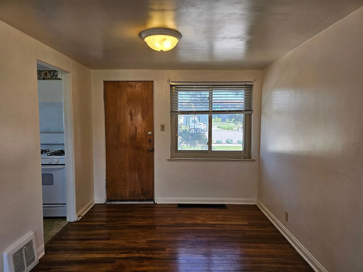185X Crook Ave — Photo 3