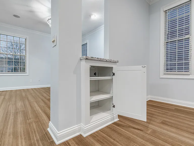 2068 Broughton St — Photo 17
