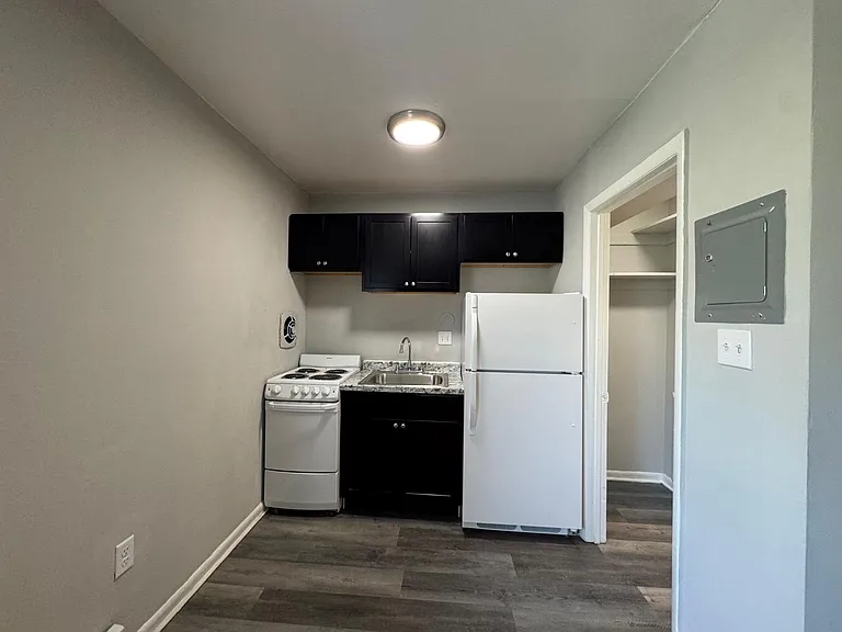 1111 D St NE — Photo 23