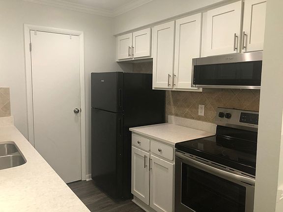 3rd image of 141 Lamotte Dr APT E7