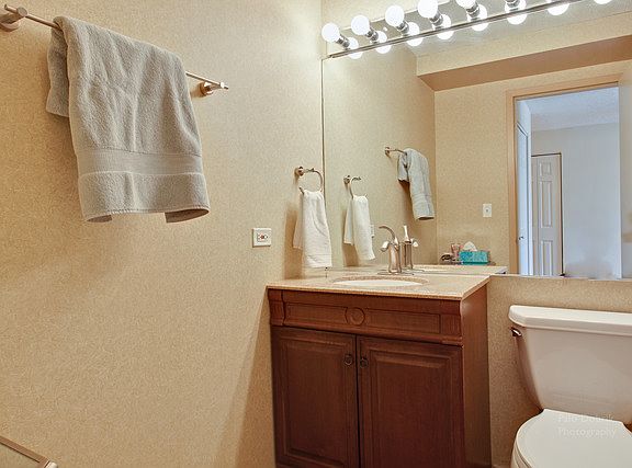4th image of 899 S Plymouth Ct APT 2210