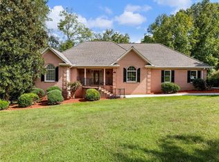 141 Willows Ct, Cleveland, GA 30528