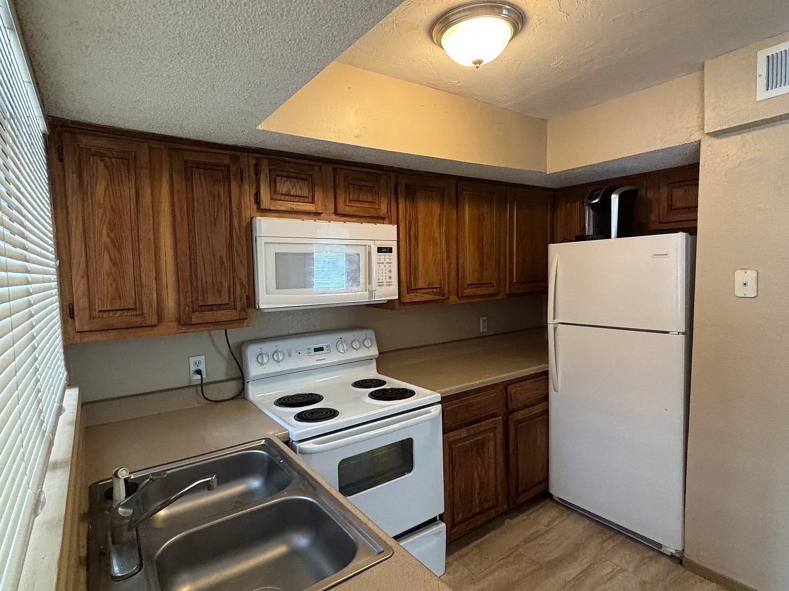 2 bed, 950 sqft, $1,150 — Photo 2