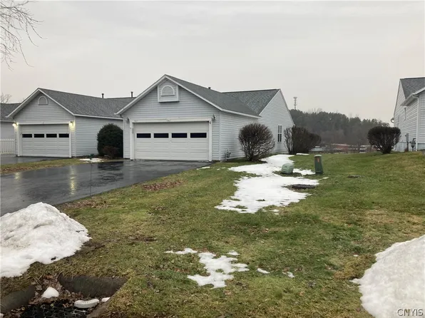 307 Clouds View Cir, Camillus, NY 13031
