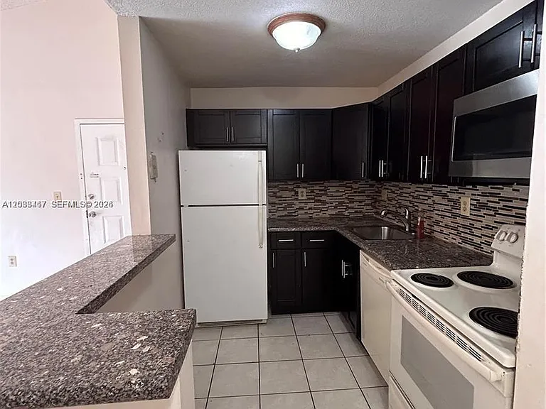 15630 SW 80th St #I-305 — Photo 3