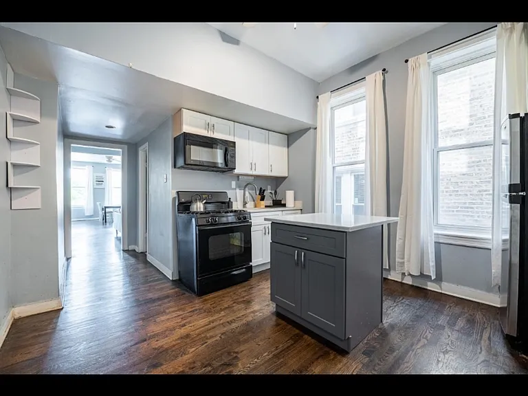 2527 W Division St #2F — Photo 5