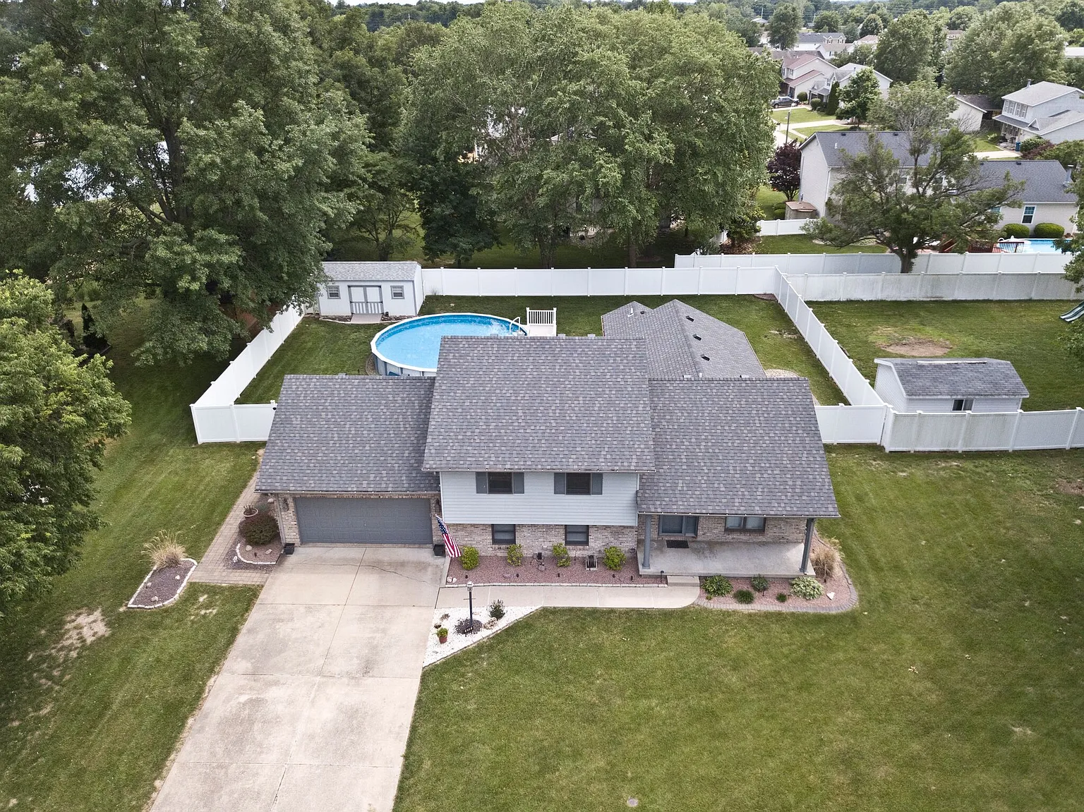 415 Arrowhead Dr photo 1