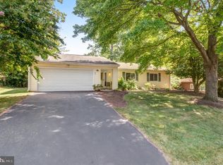 1410 Sadlers Wells Dr, Herndon, VA 20170