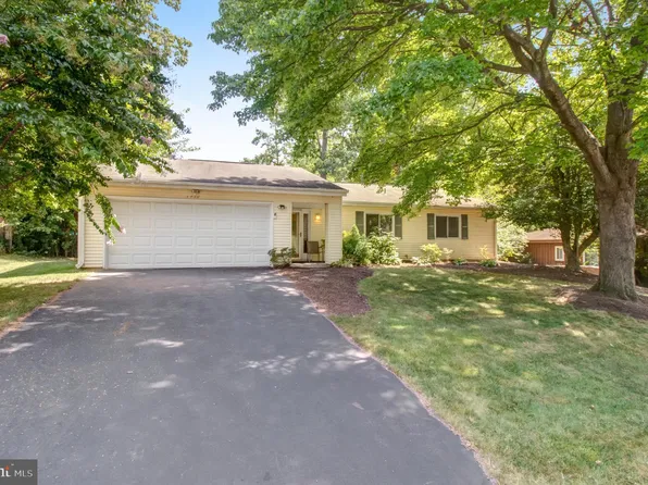 1410 Sadlers Wells Dr, Herndon, VA 20170