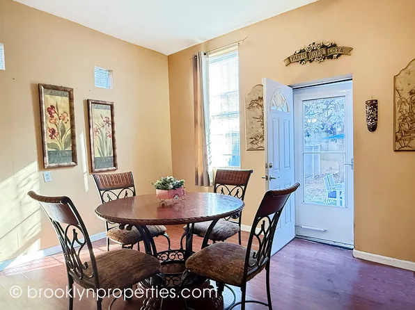 2906 Voorhies Avenue image 7 of 19