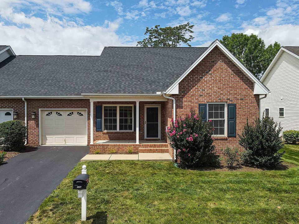1st image of 426 Hickory Grove Cir
