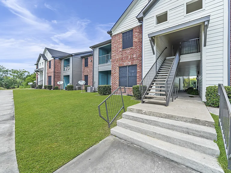 Lakeside Apartments — Photo 18