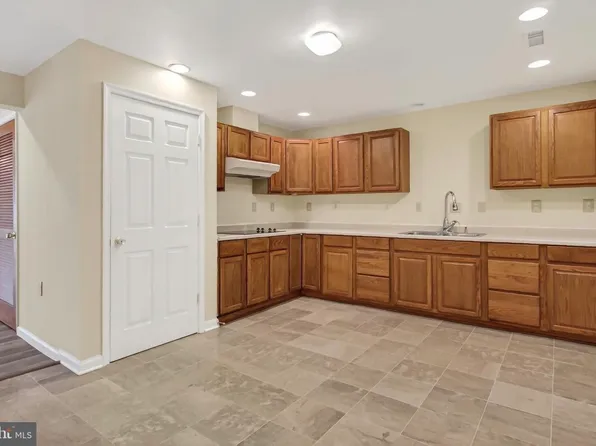 25825 Spring Farm Cir #Basement, Chantilly, VA 20152