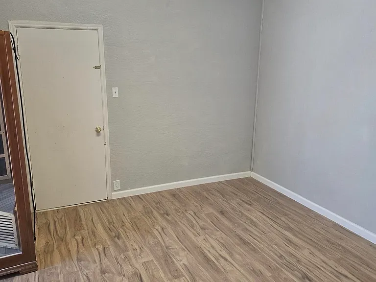 1205 Valencia Dr NE — Photo 17