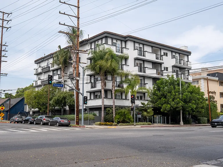 147 S Doheny Dr #303 — Photo 1