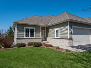 682 Sweet Briar Ct, Kewaskum, WI 53040