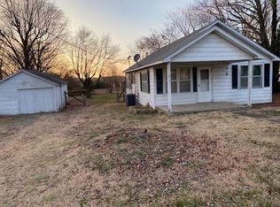 1015 Morgan Ave, Aurora, MO 65605