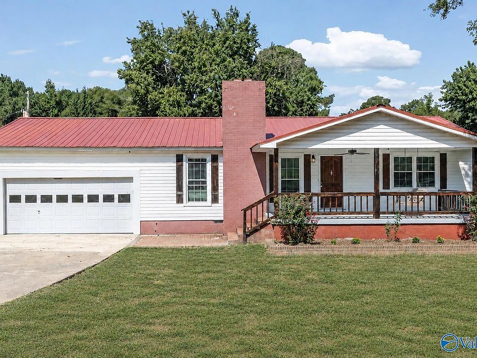 1st image of 205 Oak Dr