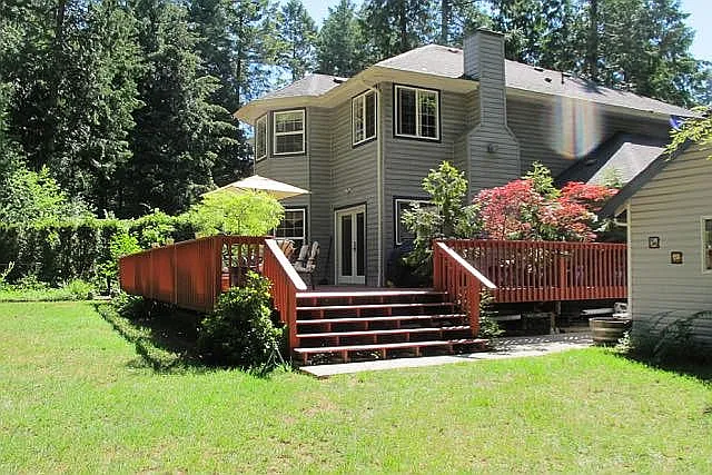 1860 Washington Dr photo 1
