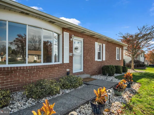 2714 E Rosegarden Blvd, Mechanicsburg, PA 17055