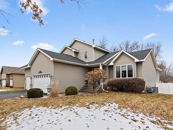 2nd image of 553 Hawthorn Rd