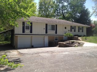 819 E Devon St, Independence, MO 64055