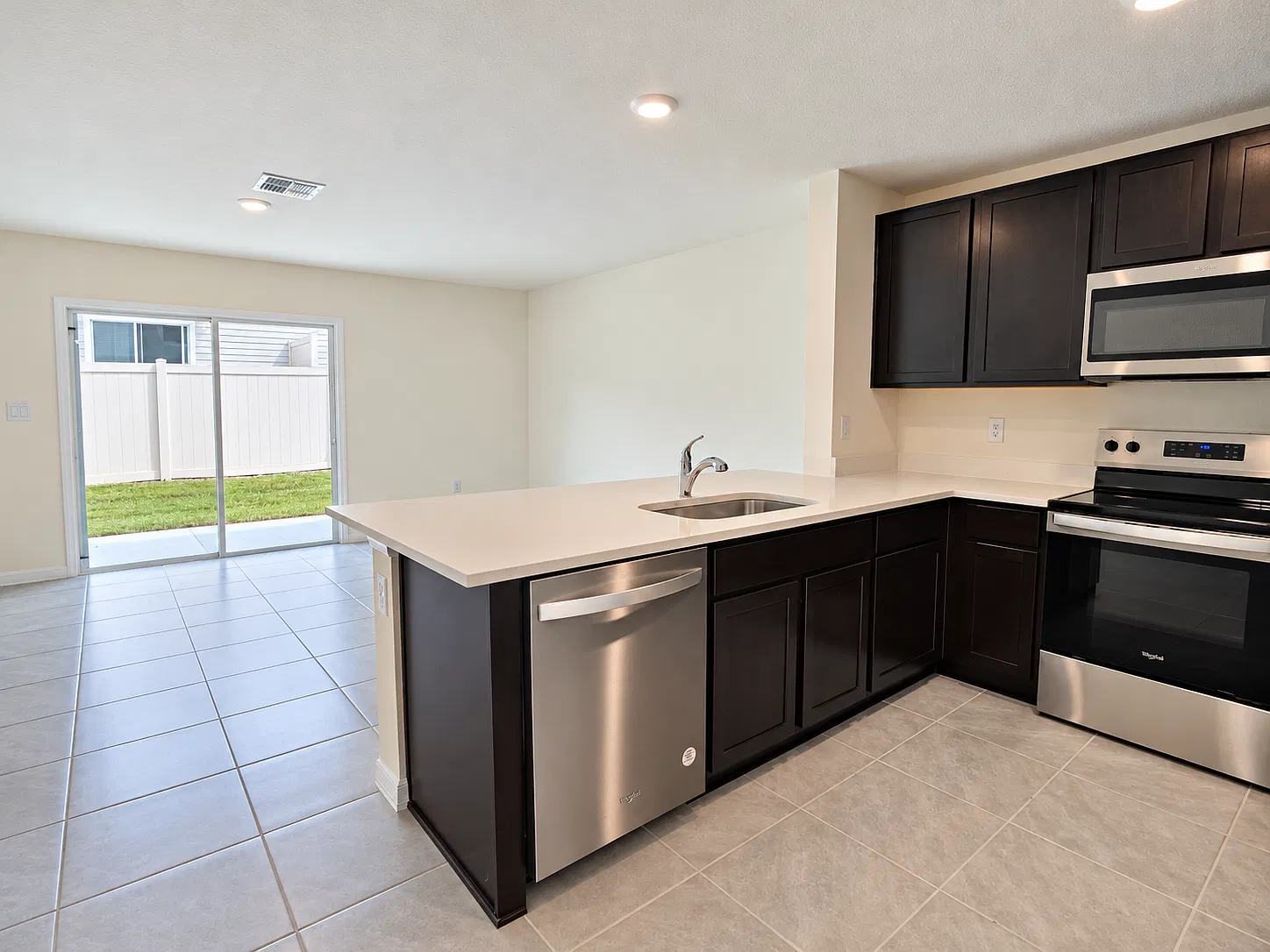 3 bed, 2.5 bath, 1505 sqft, $1,800 — Photo 4