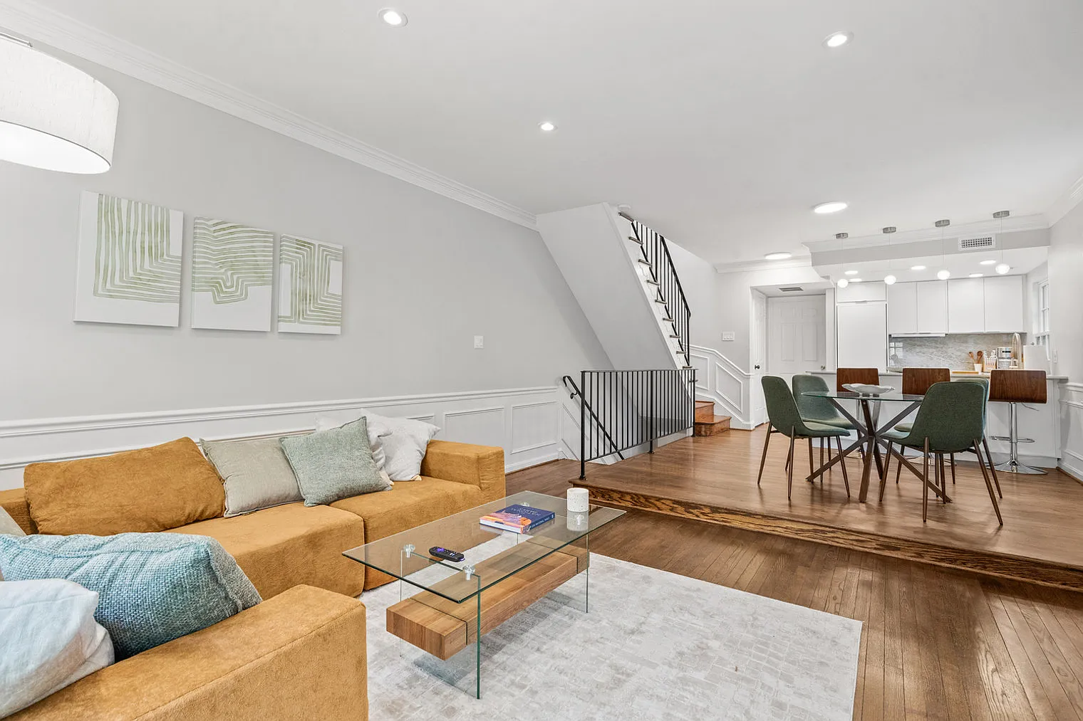 2 bed, 1.0 bath, 1345 sqft, $7,455 — Photo 4