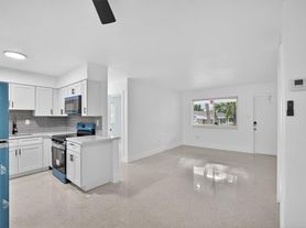 1821 Middle River Dr